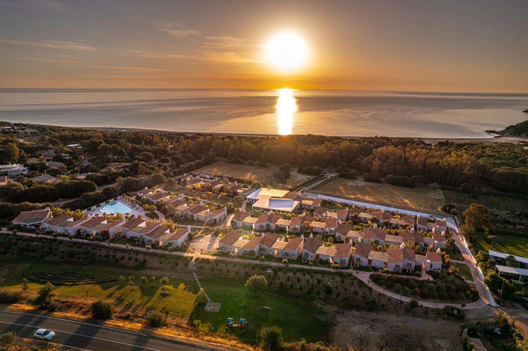 Cala Sinzias Resort Castiadas Exterior photo